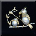 J02. 18K Gold jelly belly birds pin. 